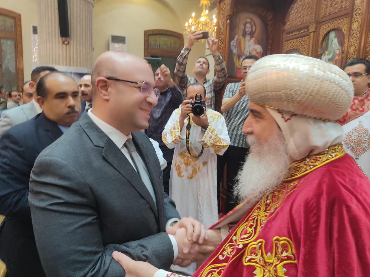 المحافظ يُهنئ الأخوة المسيحيين بعيد القيامة